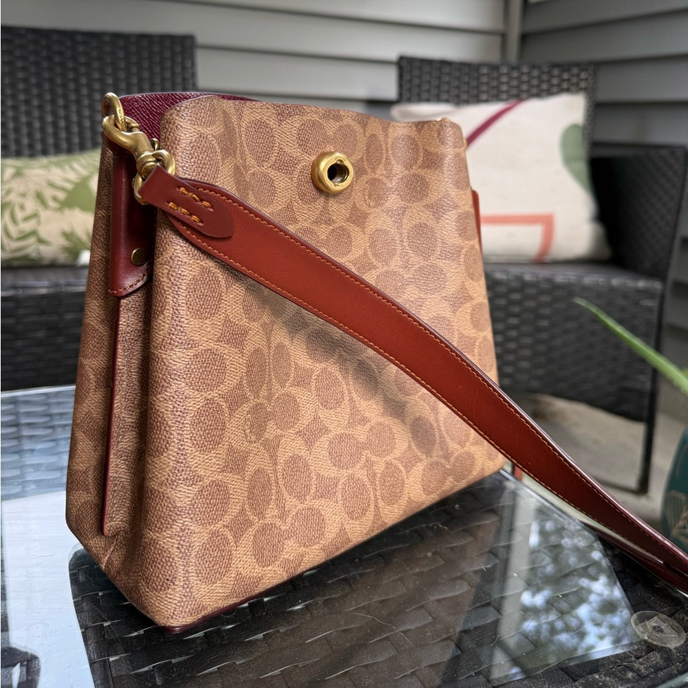 Elegant Brown Coach Willow Bucket Bag